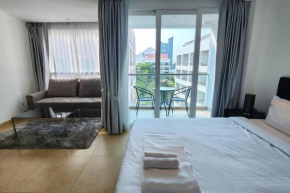 Centara Avenue Residences city ​​view room B6